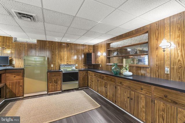 300 STONEHURST RD, Phoenix, MD 21131