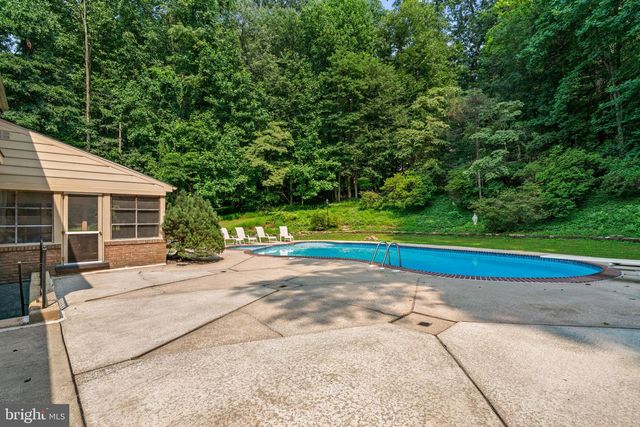 300 STONEHURST RD, Phoenix, MD 21131