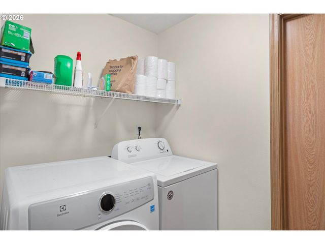 1546 Ne CLEVELAND Ave, Gresham, OR 97030