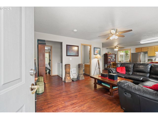 1546 Ne CLEVELAND Ave, Gresham, OR 97030