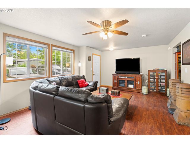 1546 Ne CLEVELAND Ave, Gresham, OR 97030