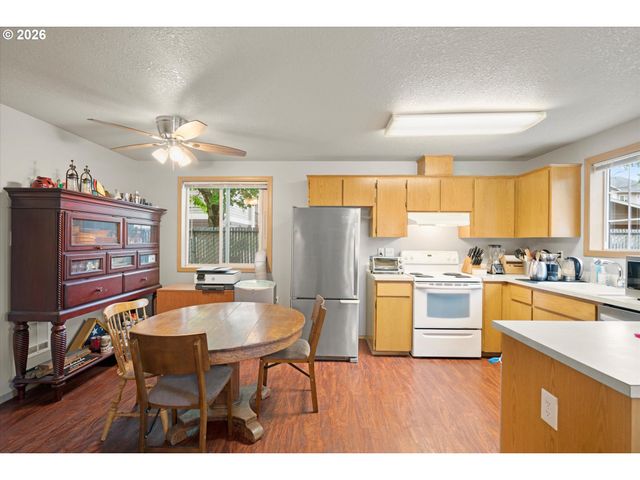 1546 Ne CLEVELAND Ave, Gresham, OR 97030