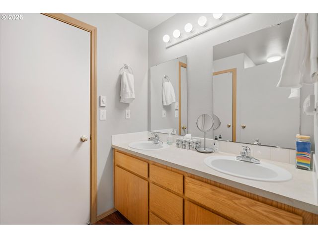 1546 Ne CLEVELAND Ave, Gresham, OR 97030