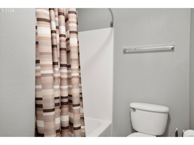 1546 Ne CLEVELAND Ave, Gresham, OR 97030