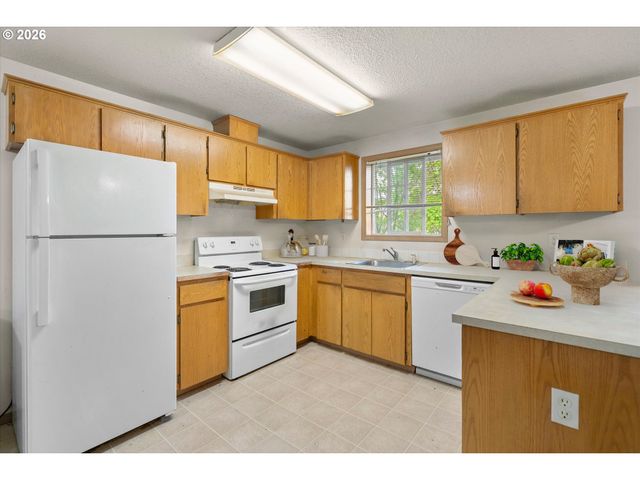 1546 Ne CLEVELAND Ave, Gresham, OR 97030