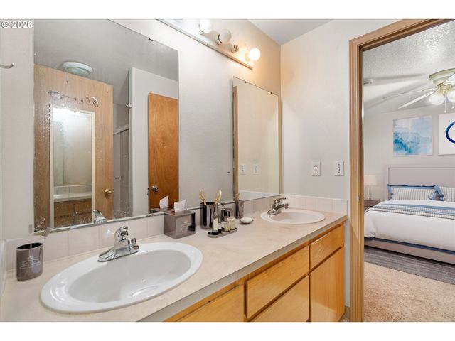 1546 Ne CLEVELAND Ave, Gresham, OR 97030