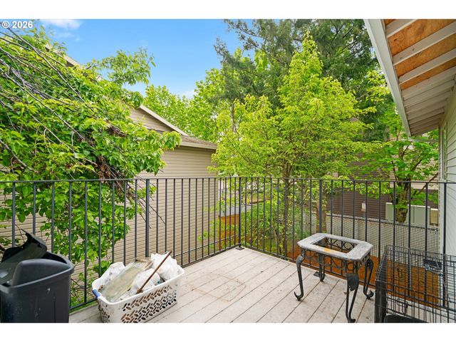 1546 Ne CLEVELAND Ave, Gresham, OR 97030