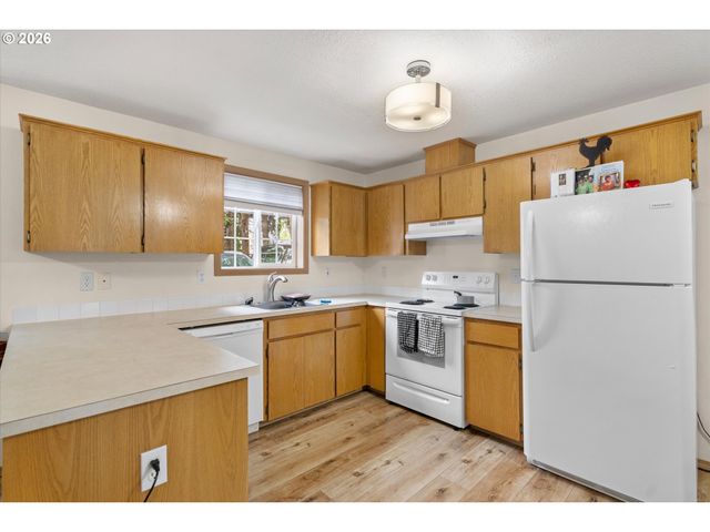 1546 Ne CLEVELAND Ave, Gresham, OR 97030