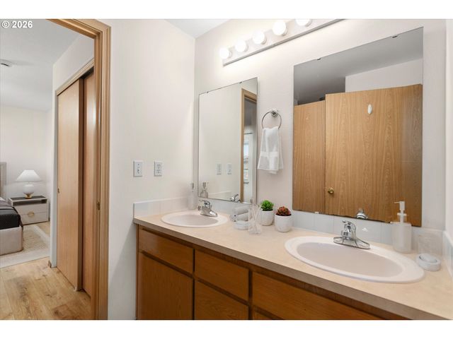 1546 Ne CLEVELAND Ave, Gresham, OR 97030