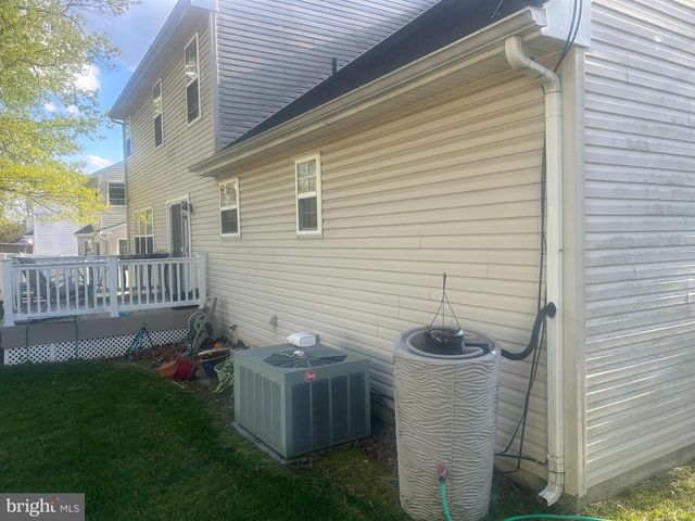 11 BRITT LEA DR, Sicklerville, NJ 08081