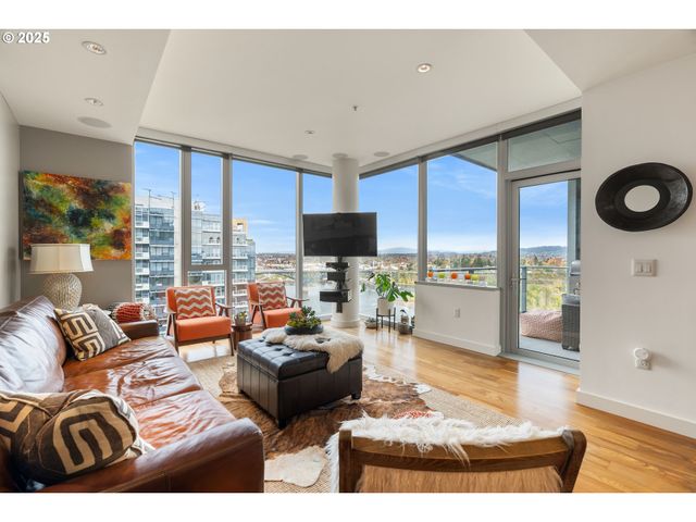 841 S GAINES St 1804, Portland, OR 97239