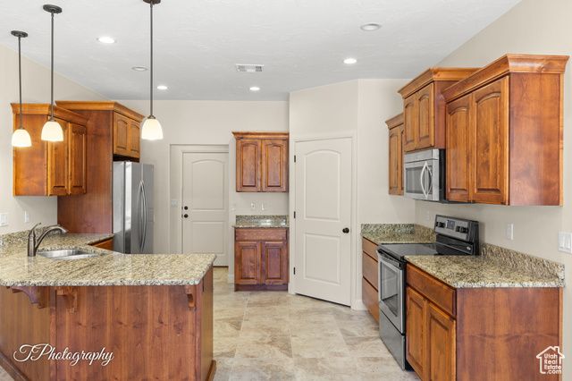 3288 W 2490 S, Hurricane, UT 84737