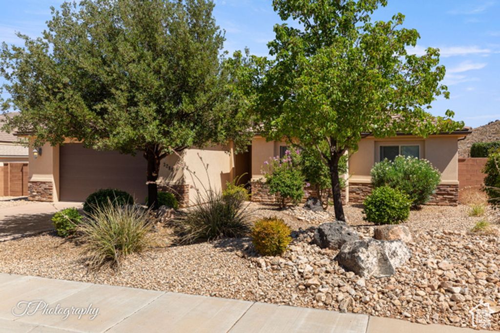 3288 W 2490 S, Hurricane, UT 84737