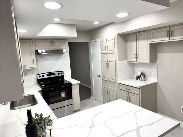 11010 Sageburrow Drive, Houston, TX 77089