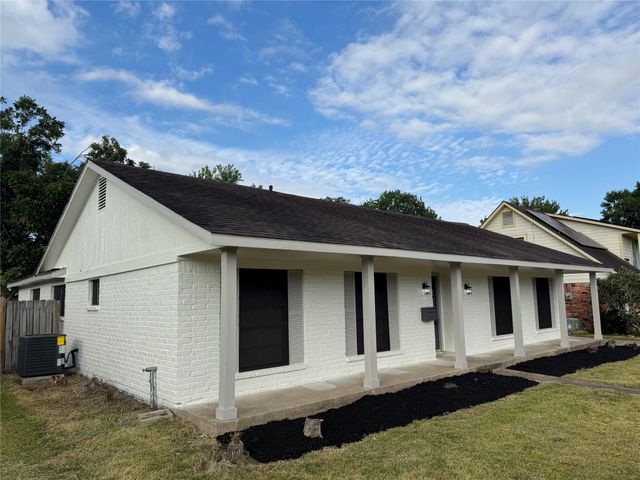 11010 Sageburrow Drive, Houston, TX 77089