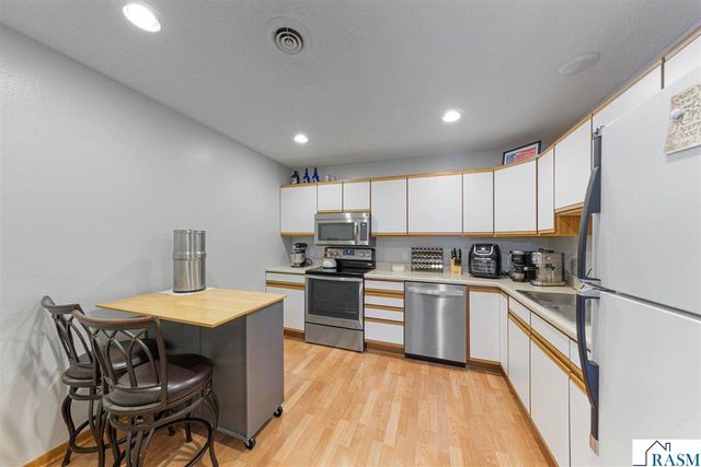 104 NE Morningside Drive, Hutchinson, MN 55350