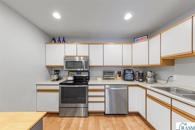 104 NE Morningside Drive, Hutchinson, MN 55350