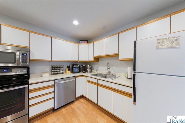 104 NE Morningside Drive, Hutchinson, MN 55350