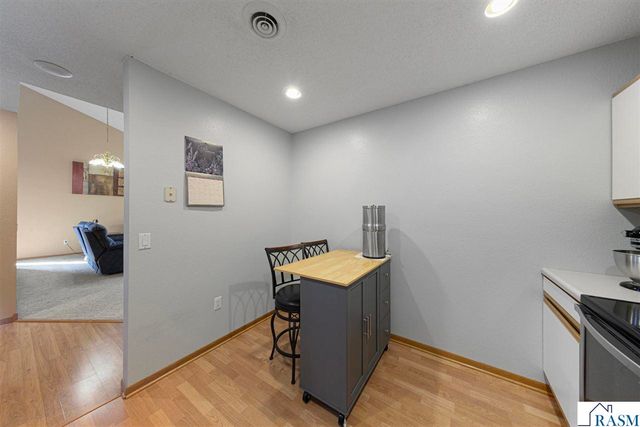 104 NE Morningside Drive, Hutchinson, MN 55350