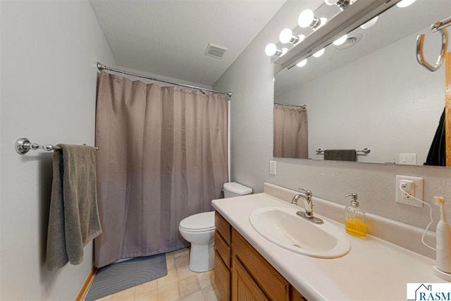 104 NE Morningside Drive, Hutchinson, MN 55350