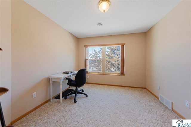 104 NE Morningside Drive, Hutchinson, MN 55350