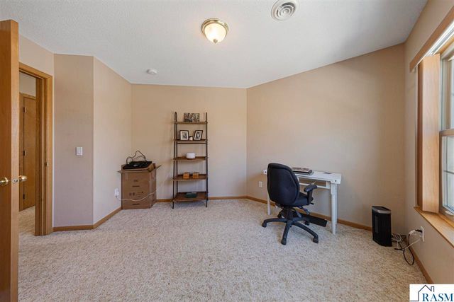 104 NE Morningside Drive, Hutchinson, MN 55350