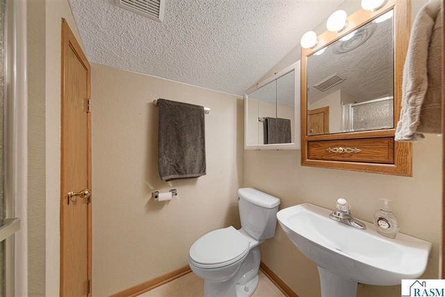 104 NE Morningside Drive, Hutchinson, MN 55350