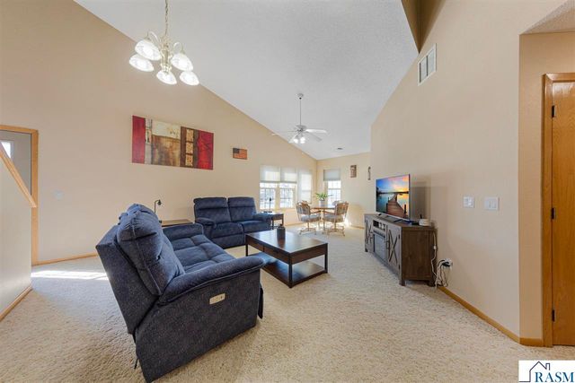 104 NE Morningside Drive, Hutchinson, MN 55350