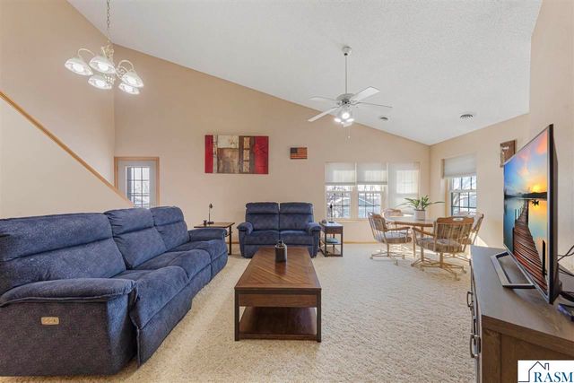 104 NE Morningside Drive, Hutchinson, MN 55350