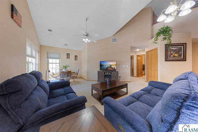 104 NE Morningside Drive, Hutchinson, MN 55350