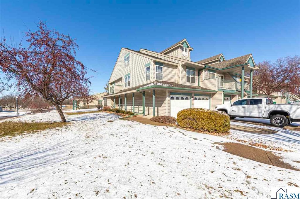 104 NE Morningside Drive, Hutchinson, MN 55350