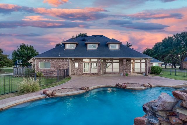 8651 Glen Eagles Drive, Red Oak, TX 75154