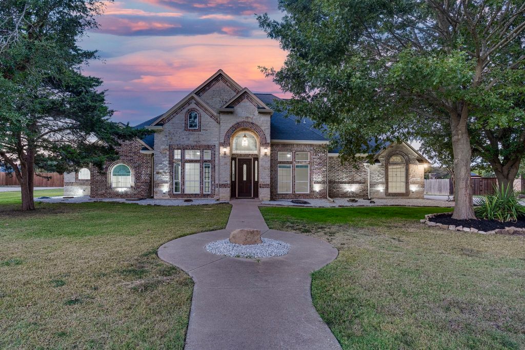 8651 Glen Eagles Drive, Red Oak, TX 75154