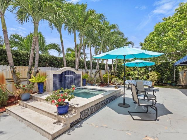 11482 SW 28th Ter, Miami, FL 33165