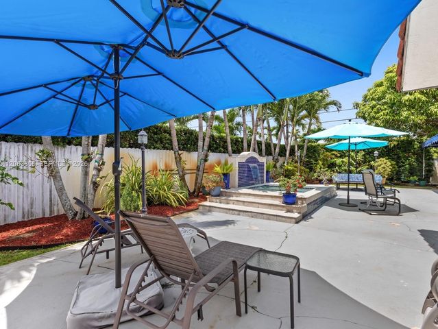 11482 SW 28th Ter, Miami, FL 33165