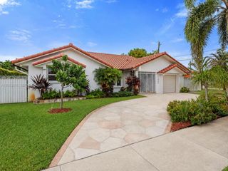 11482 SW 28th Ter, Miami, FL 33165