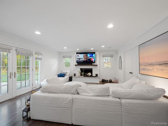 749 Kensington Lane, Bloomfield Hills, MI 48304