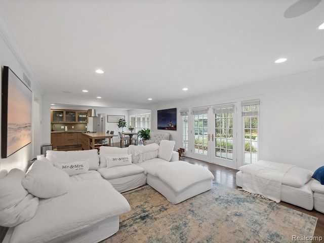 749 Kensington Lane, Bloomfield Hills, MI 48304