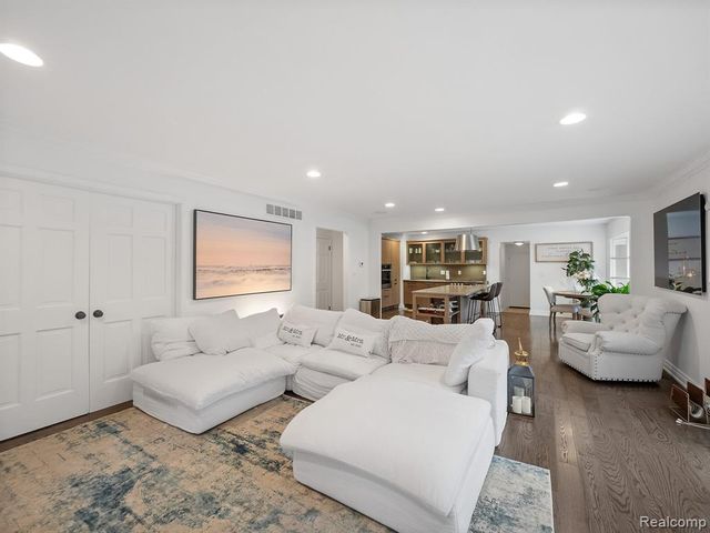 749 Kensington Lane, Bloomfield Hills, MI 48304