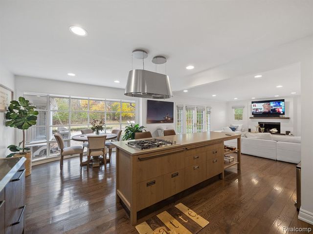 749 Kensington Lane, Bloomfield Hills, MI 48304