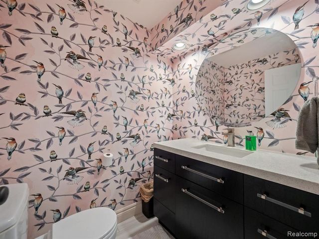 749 Kensington Lane, Bloomfield Hills, MI 48304