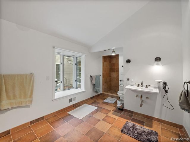 749 Kensington Lane, Bloomfield Hills, MI 48304