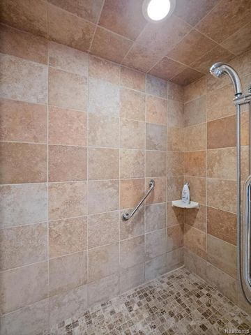 749 Kensington Lane, Bloomfield Hills, MI 48304