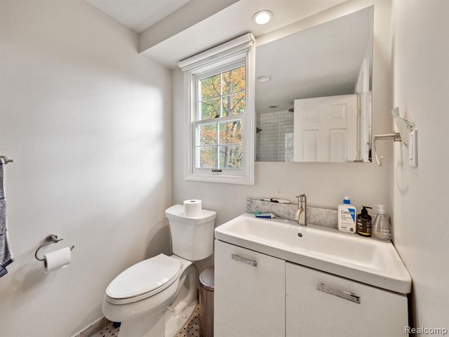 749 Kensington Lane, Bloomfield Hills, MI 48304