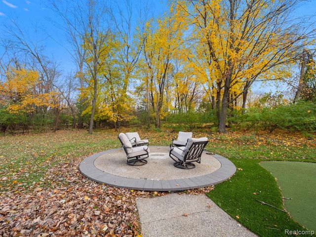 749 Kensington Lane, Bloomfield Hills, MI 48304