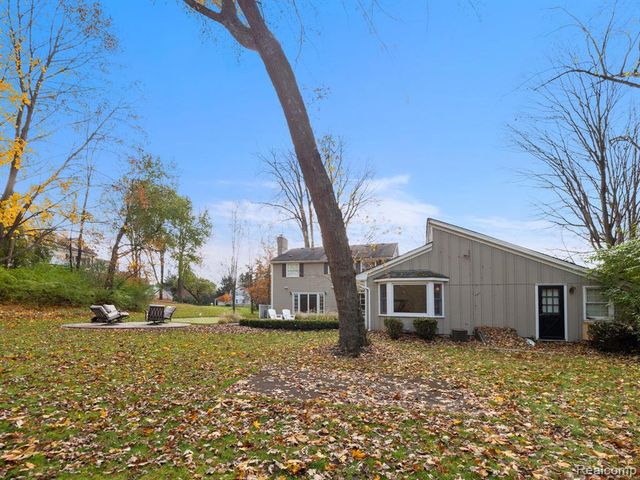 749 Kensington Lane, Bloomfield Hills, MI 48304
