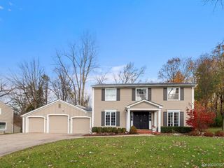 749 Kensington Lane, Bloomfield Hills, MI 48304