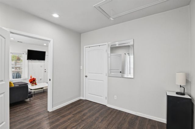 223 W 8th Street, Dallas, TX 75208