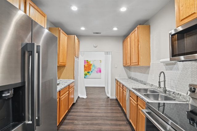 223 W 8th Street, Dallas, TX 75208