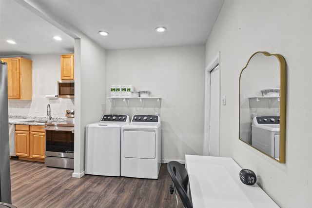 223 W 8th Street, Dallas, TX 75208